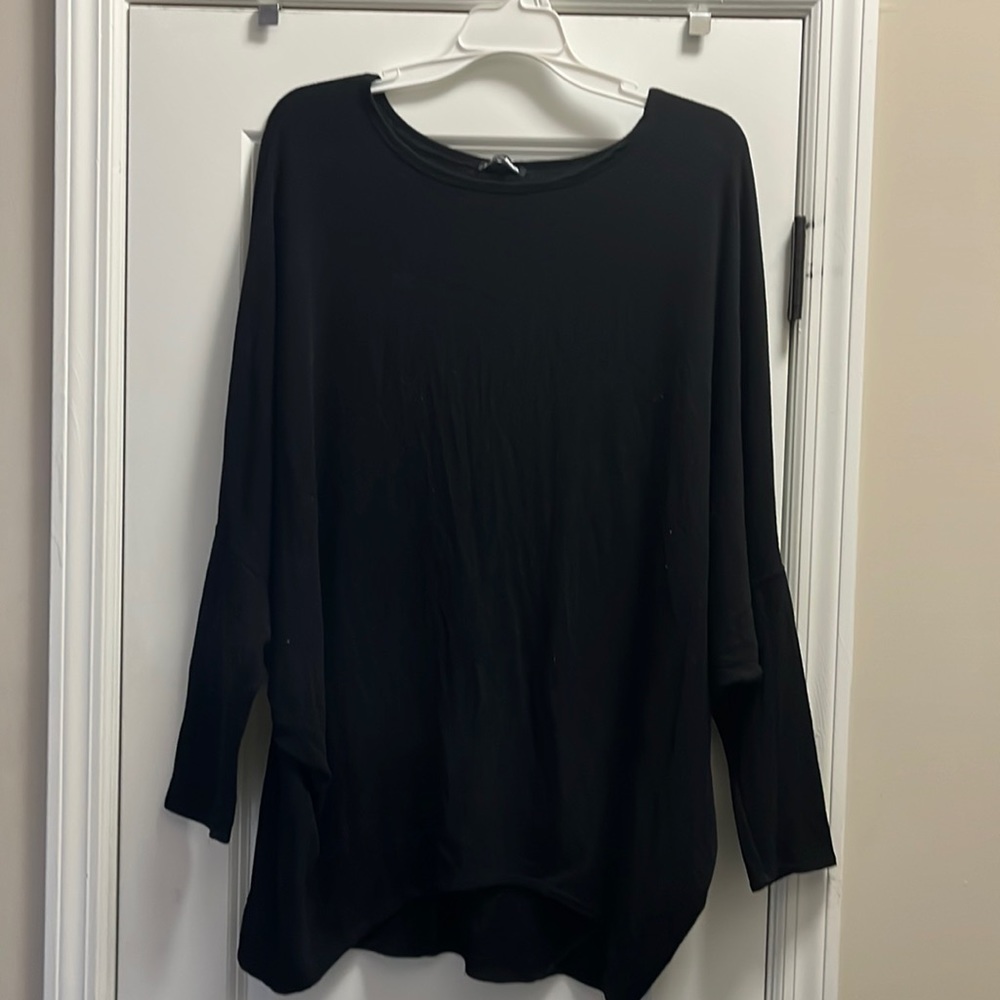 Black Fashion Nova Tunic style top. Size large
